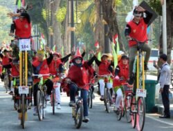 Parade Kreasi Penuh Warna Ala Pecinta Sepeda Tua